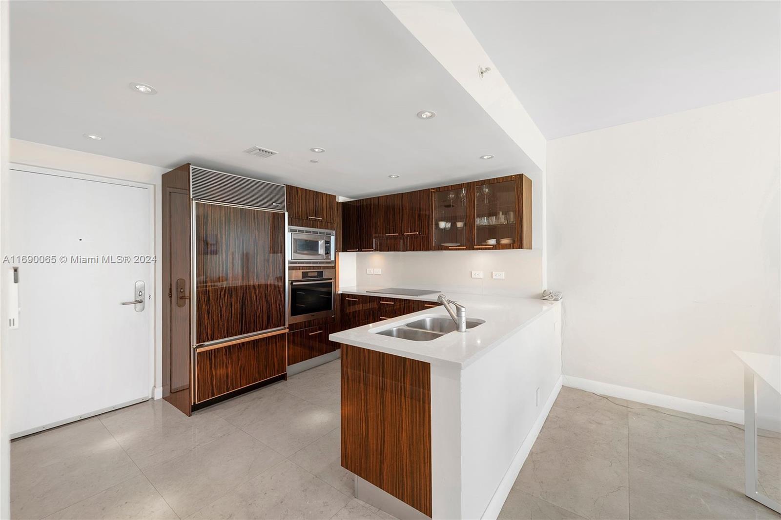 6801 Collins Ave #1203, Miami Beach FL 33141