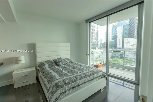 92 SW 3rd St #1802, Miami FL 33130