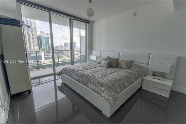 92 SW 3rd St #1802, Miami FL 33130