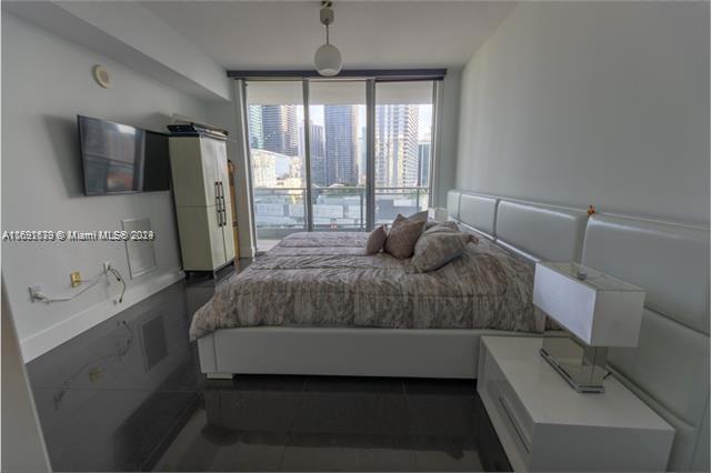 92 SW 3rd St #1802, Miami FL 33130