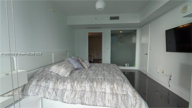 92 SW 3rd St #1802, Miami FL 33130
