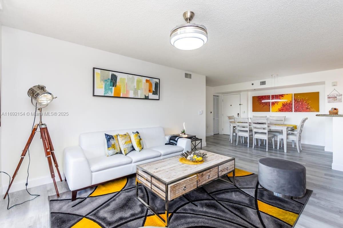 19999 E Country Club Dr #1403, Aventura FL 33180