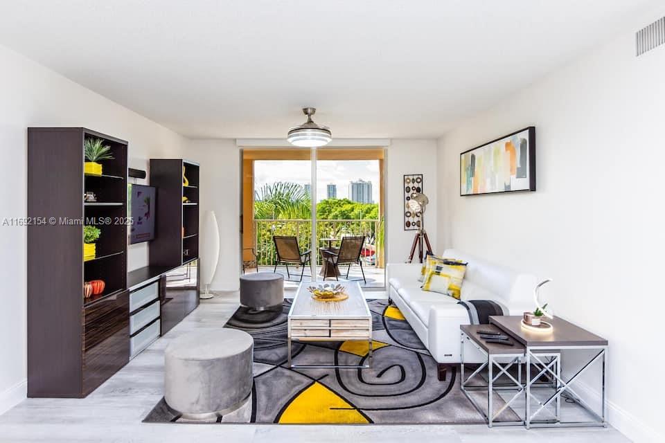 19999 E Country Club Dr #1403, Aventura FL 33180