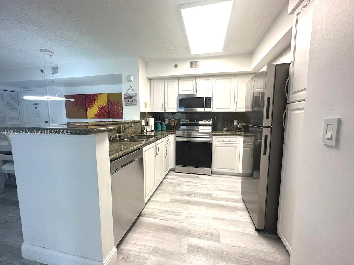 19999 E Country Club Dr #1403, Aventura FL 33180