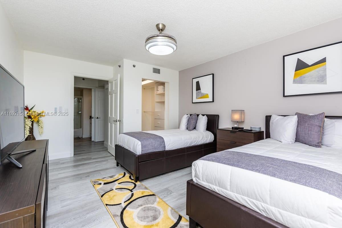 19999 E Country Club Dr #1403, Aventura FL 33180