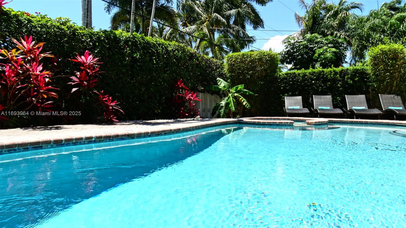 Hollywood FL 33019 - A11693964