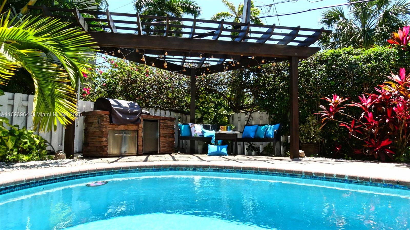 Hollywood FL 33019 - A11693964