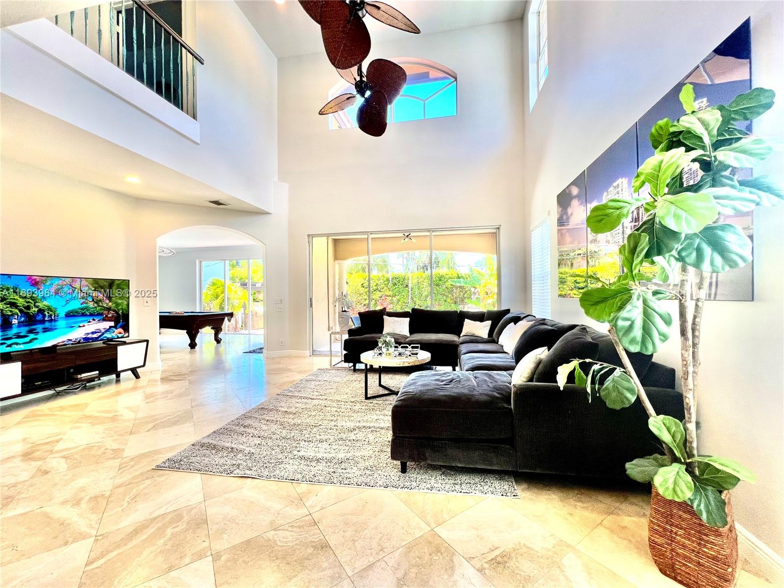 Hollywood FL 33019 - A11693964