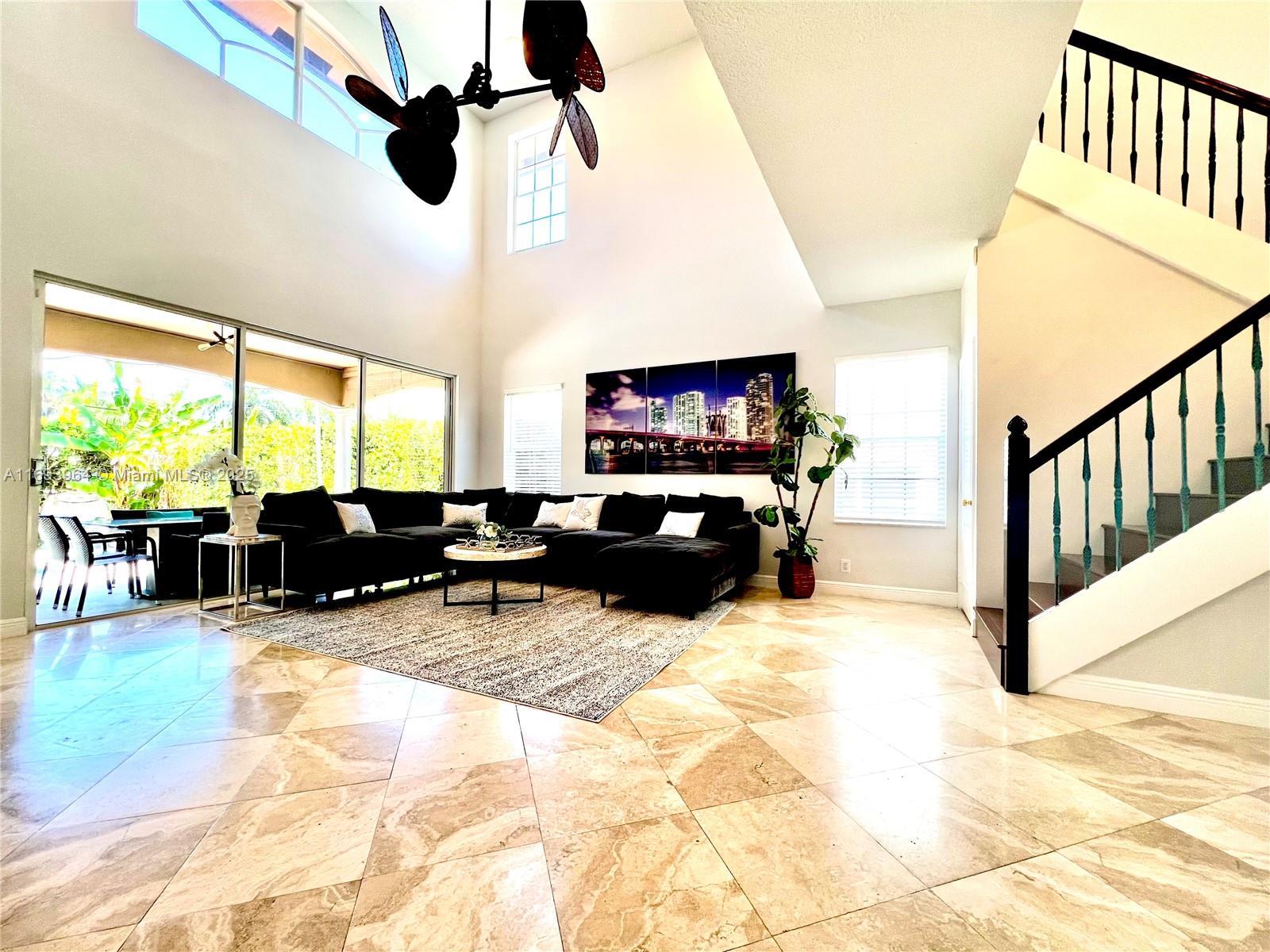 Hollywood FL 33019 - A11693964