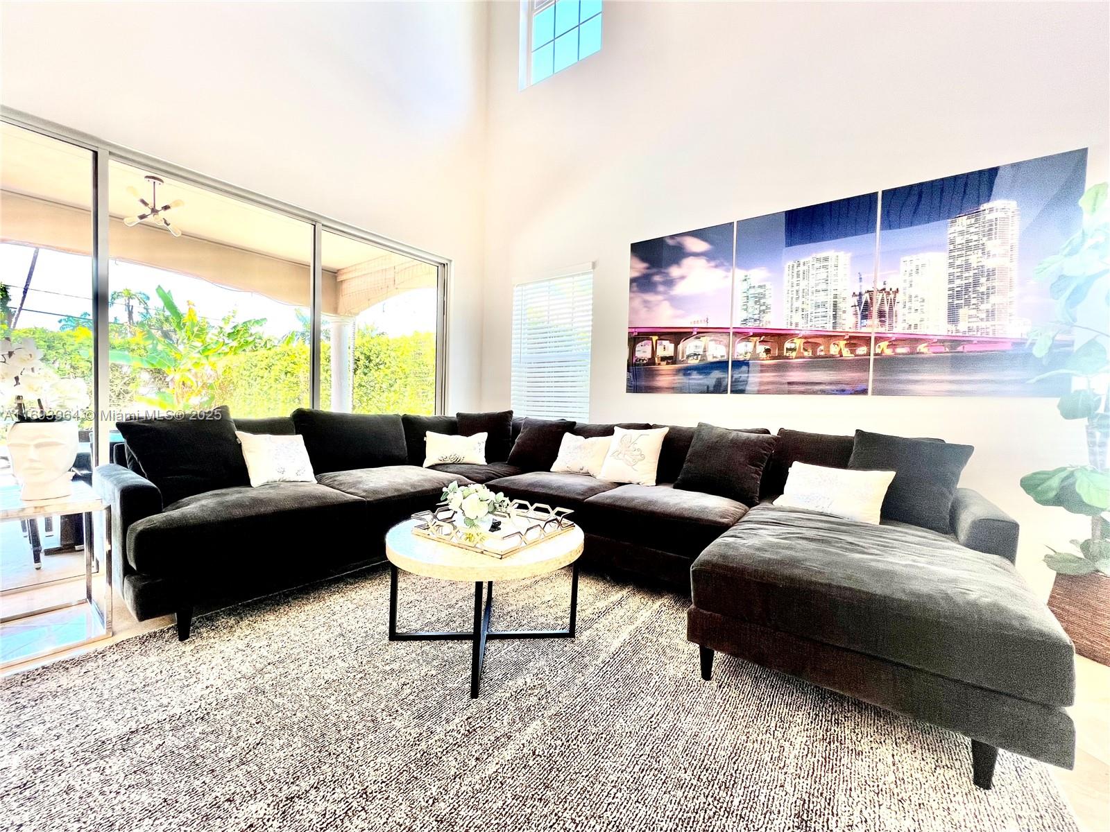 Hollywood FL 33019 - A11693964