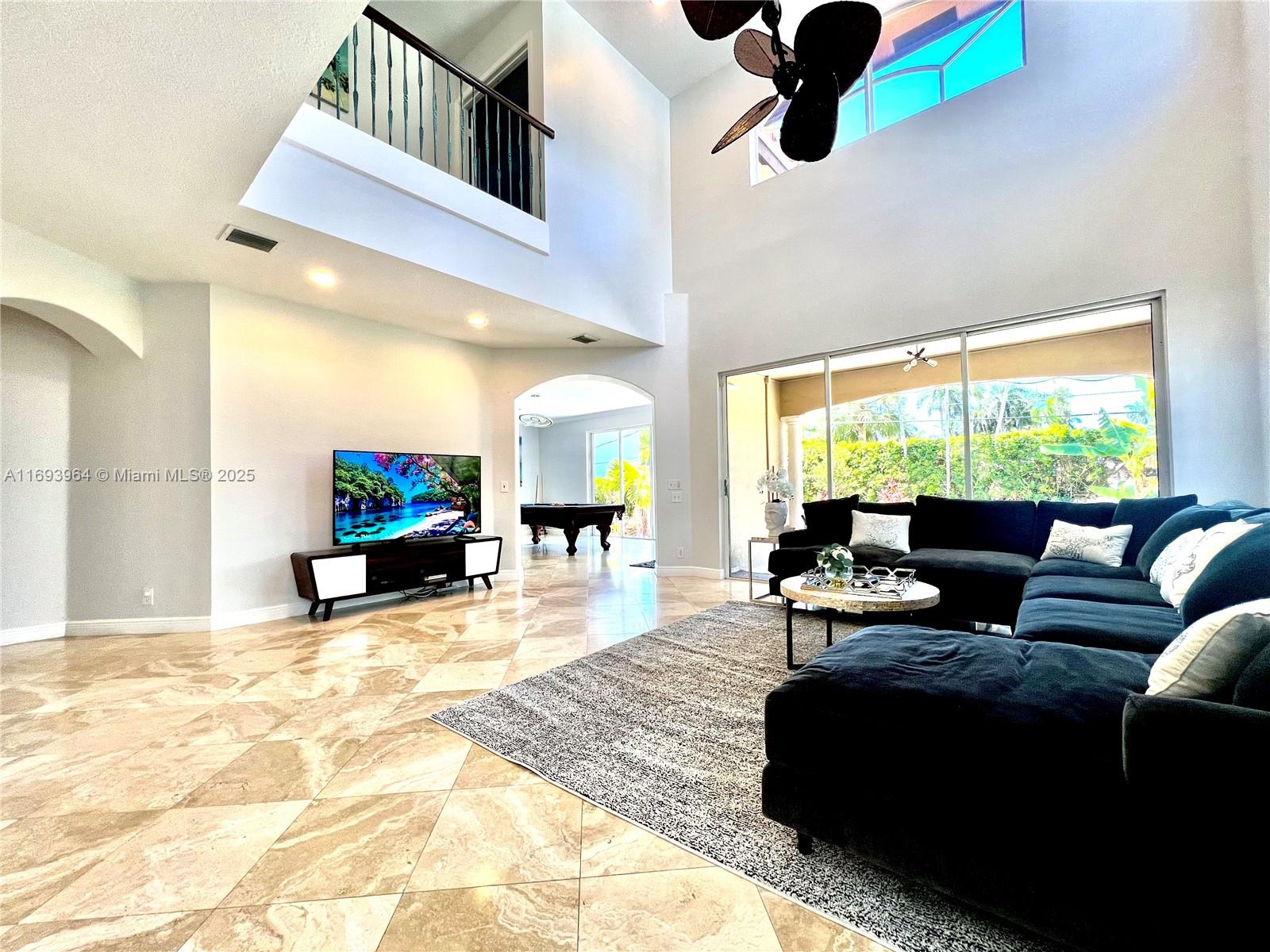 Hollywood FL 33019 - A11693964