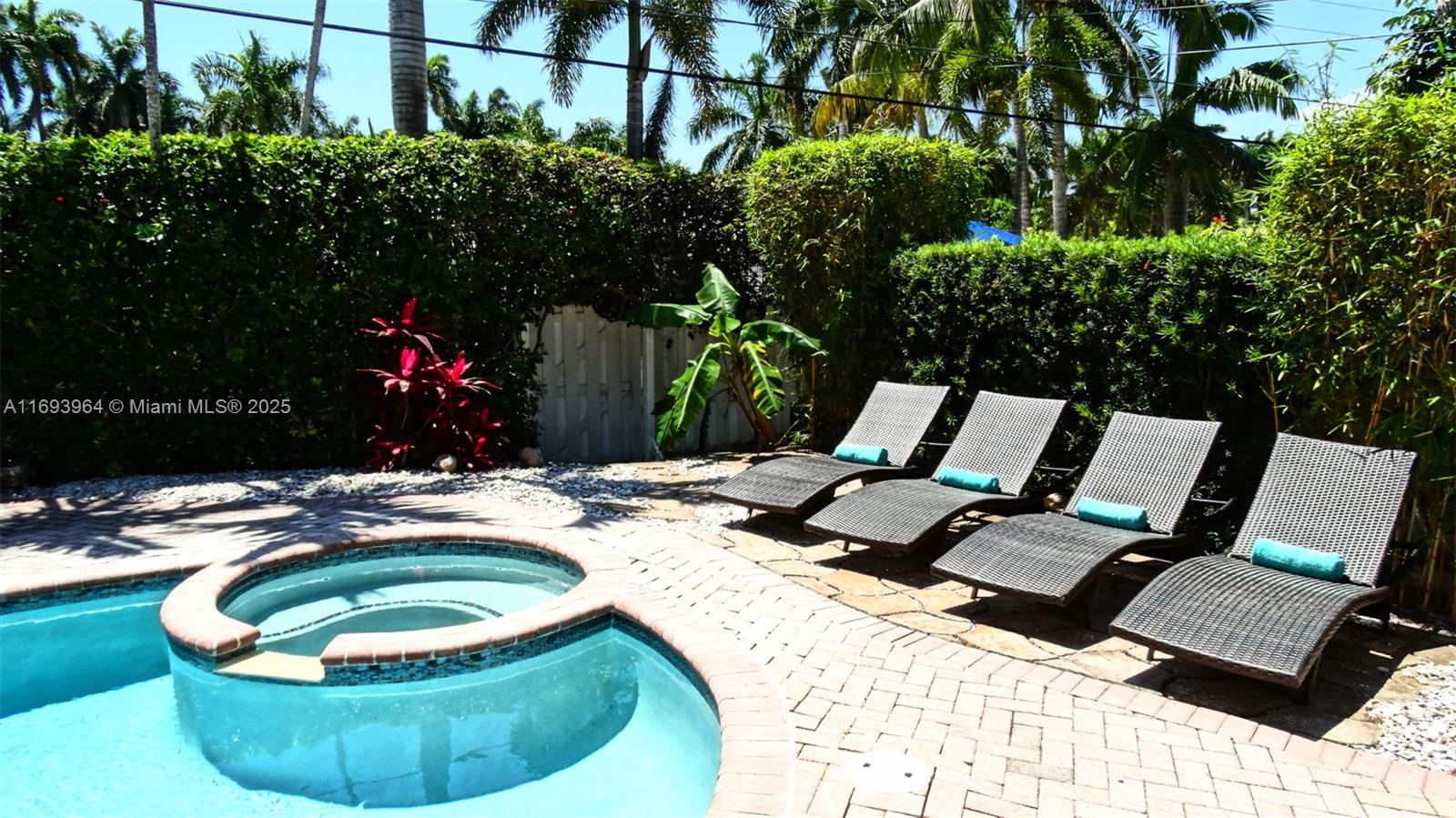 Hollywood FL 33019 - A11693964