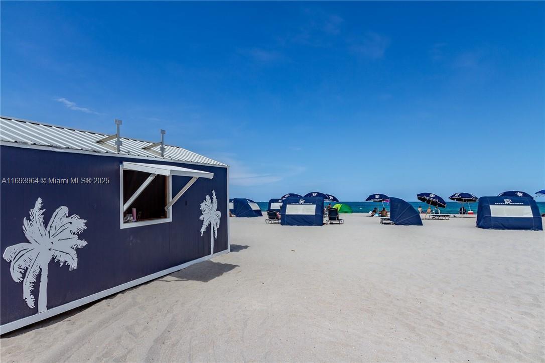 Hollywood FL 33019 - A11693964