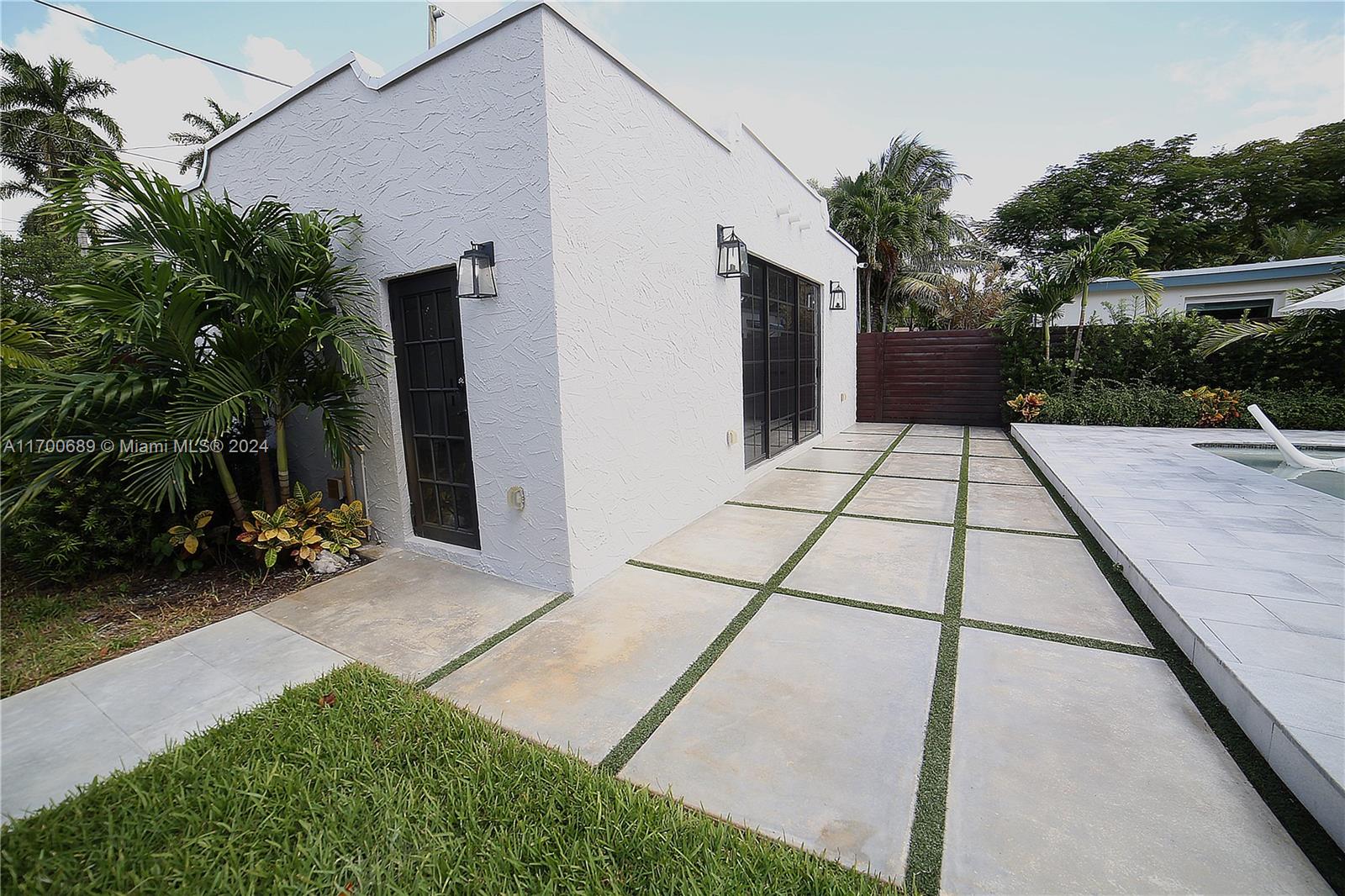 1345 Hollywood Blvd, Hollywood FL 33019
