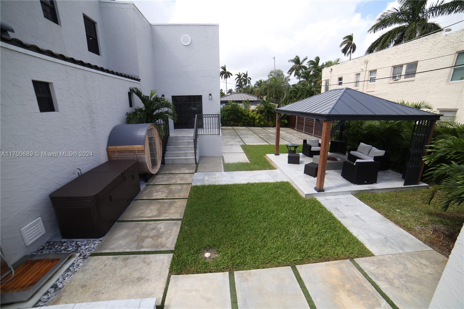 1345 Hollywood Blvd, Hollywood FL 33019