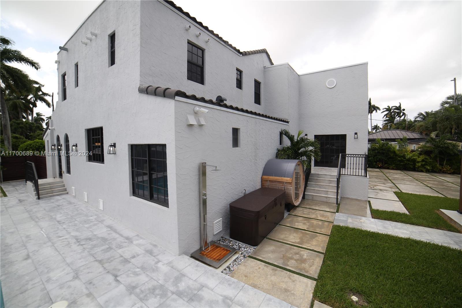 1345 Hollywood Blvd, Hollywood FL 33019