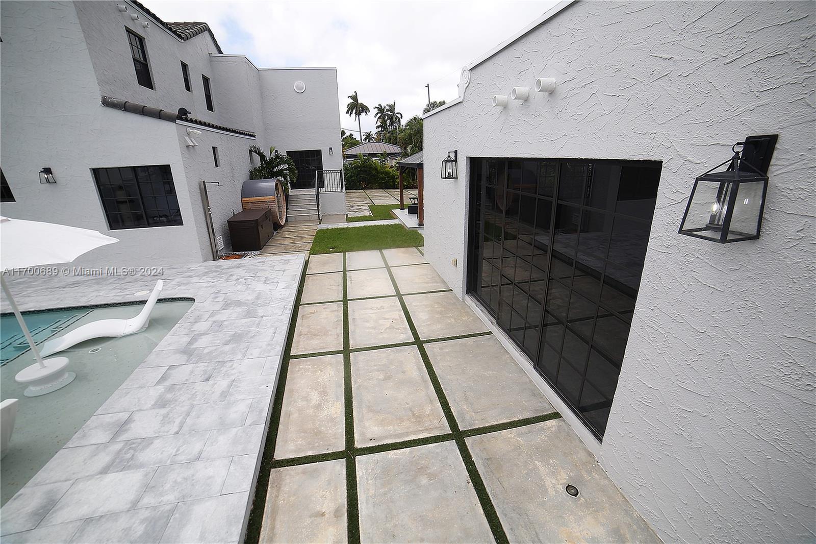 1345 Hollywood Blvd, Hollywood FL 33019