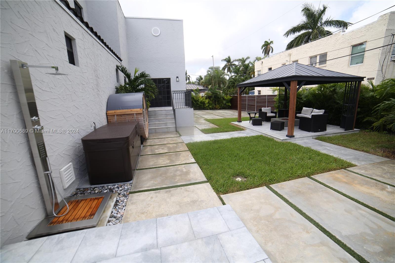 1345 Hollywood Blvd, Hollywood FL 33019