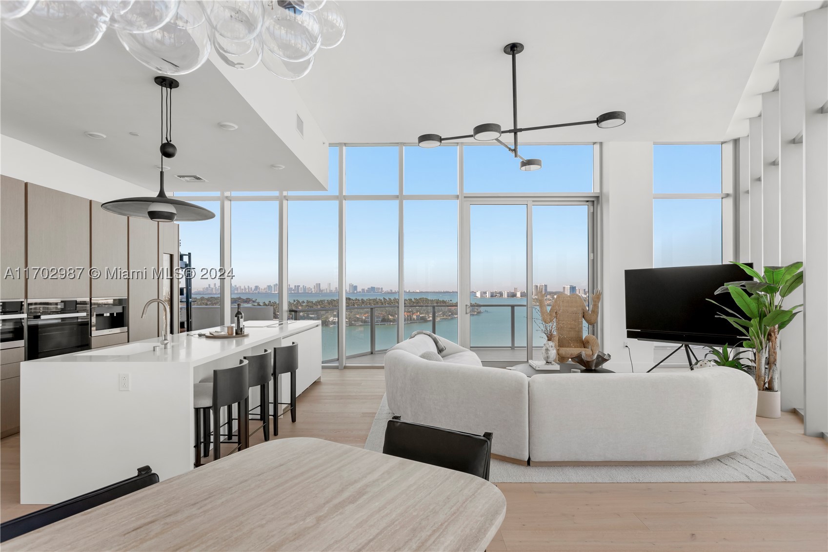 6800 Indian Creek Dr #PH2, Miami Beach FL 33141