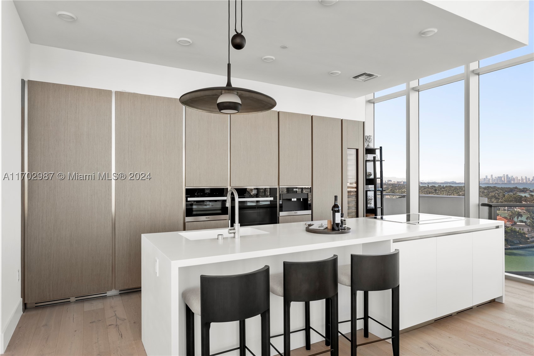 6800 Indian Creek Dr #PH2, Miami Beach FL 33141