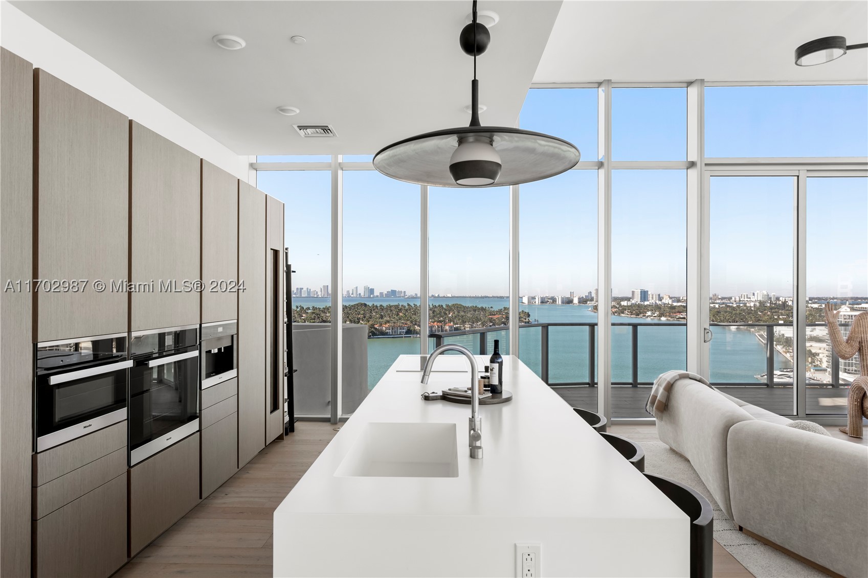 6800 Indian Creek Dr #PH2, Miami Beach FL 33141