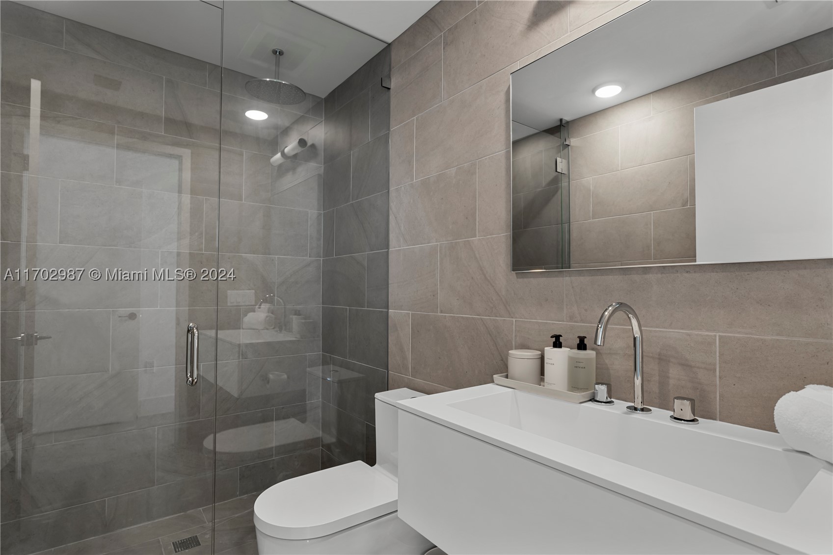 6800 Indian Creek Dr #PH2, Miami Beach FL 33141