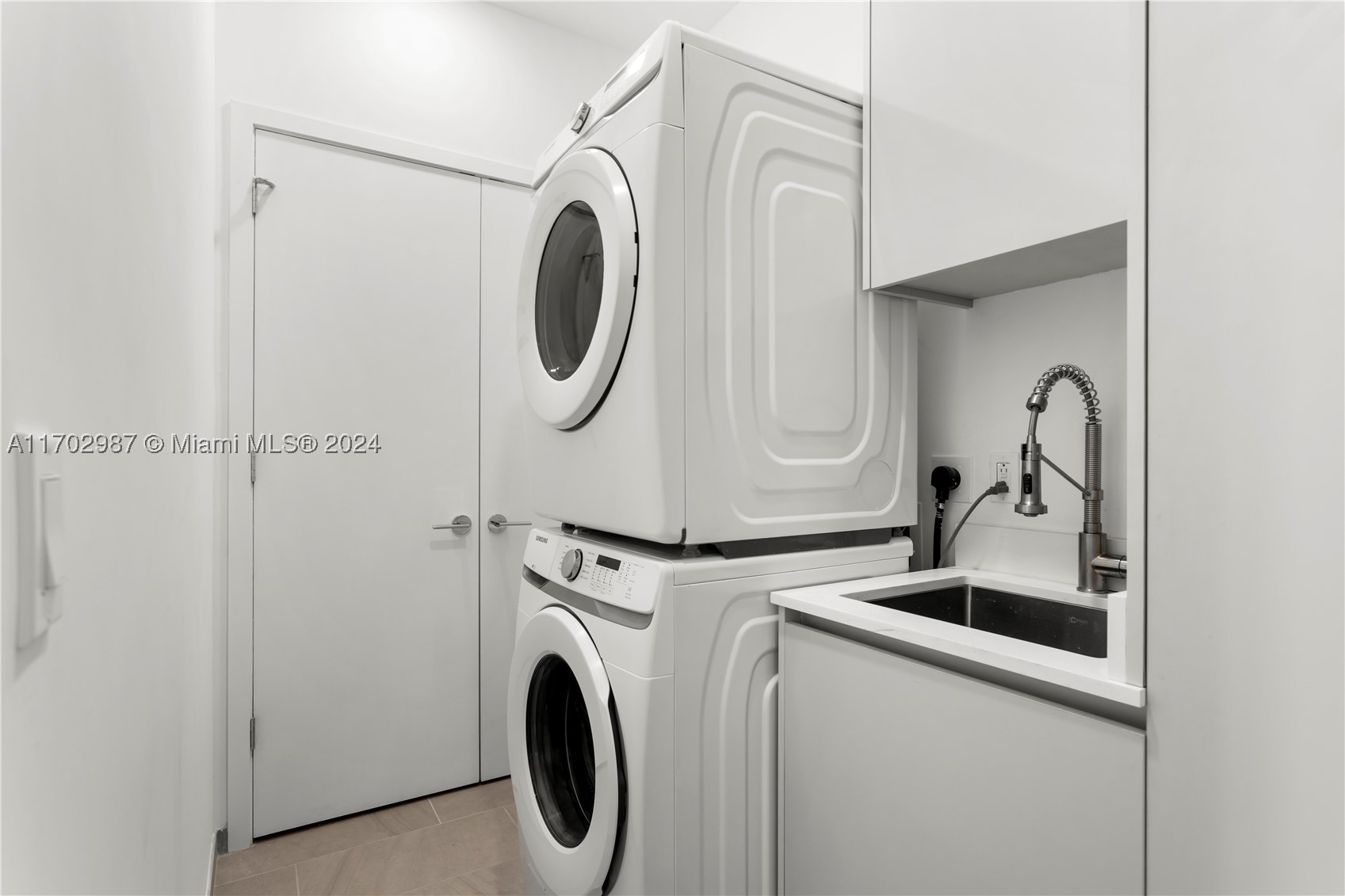 6800 Indian Creek Dr #PH2, Miami Beach FL 33141
