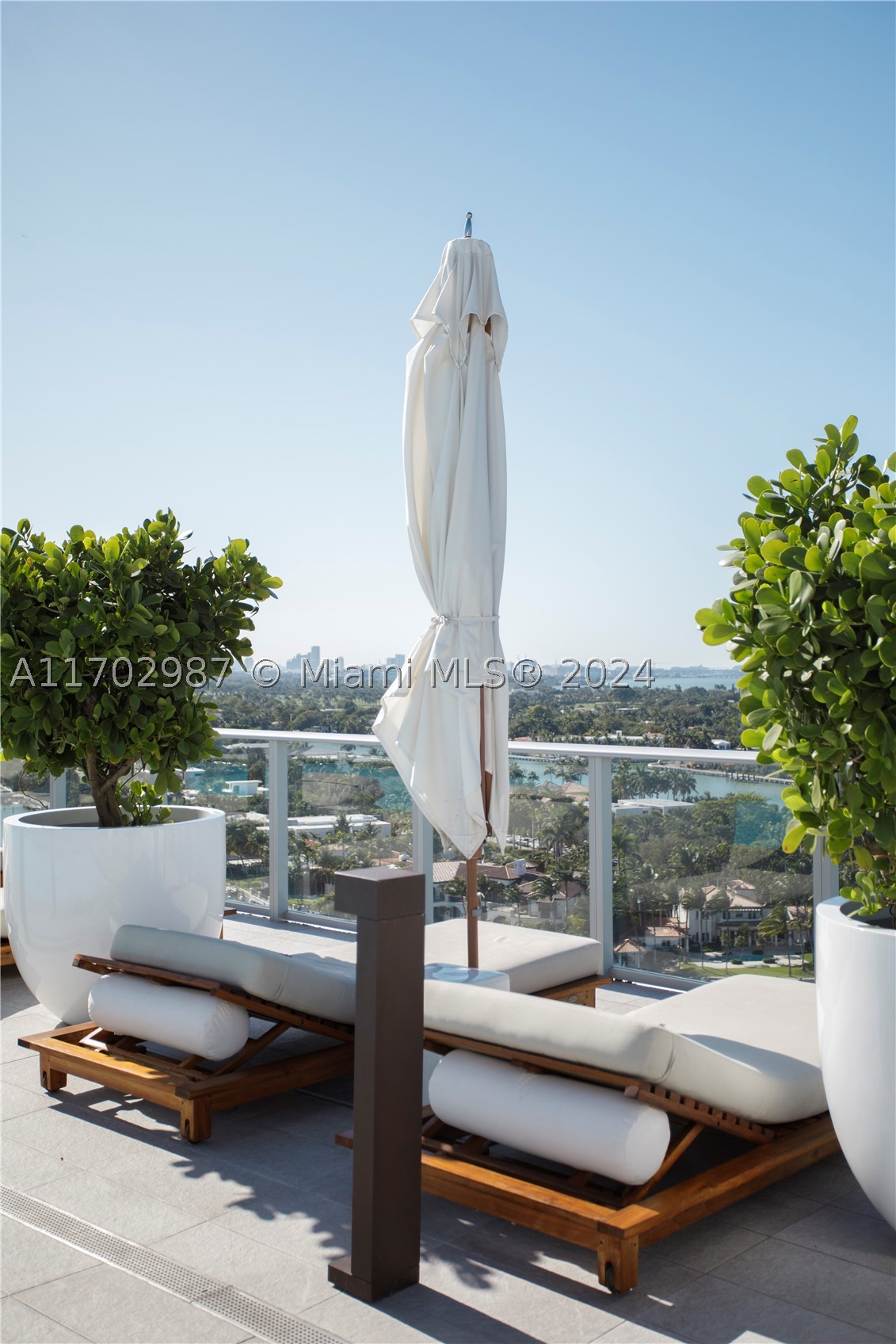 6800 Indian Creek Dr #PH2, Miami Beach FL 33141