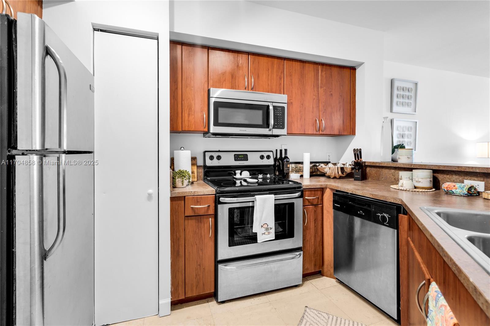 9201 Collins Ave #523, Surfside FL 33154