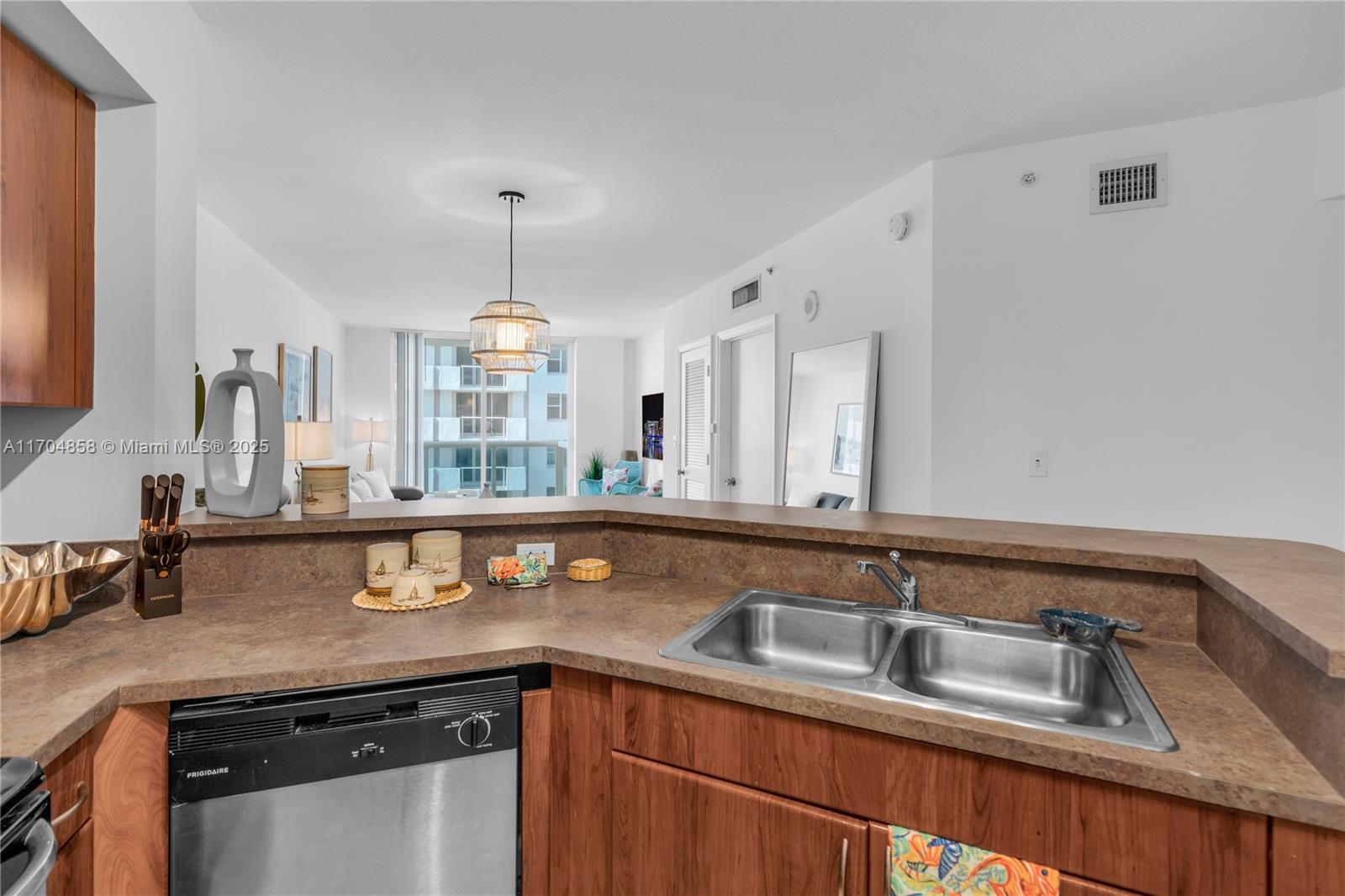 9201 Collins Ave #523, Surfside FL 33154