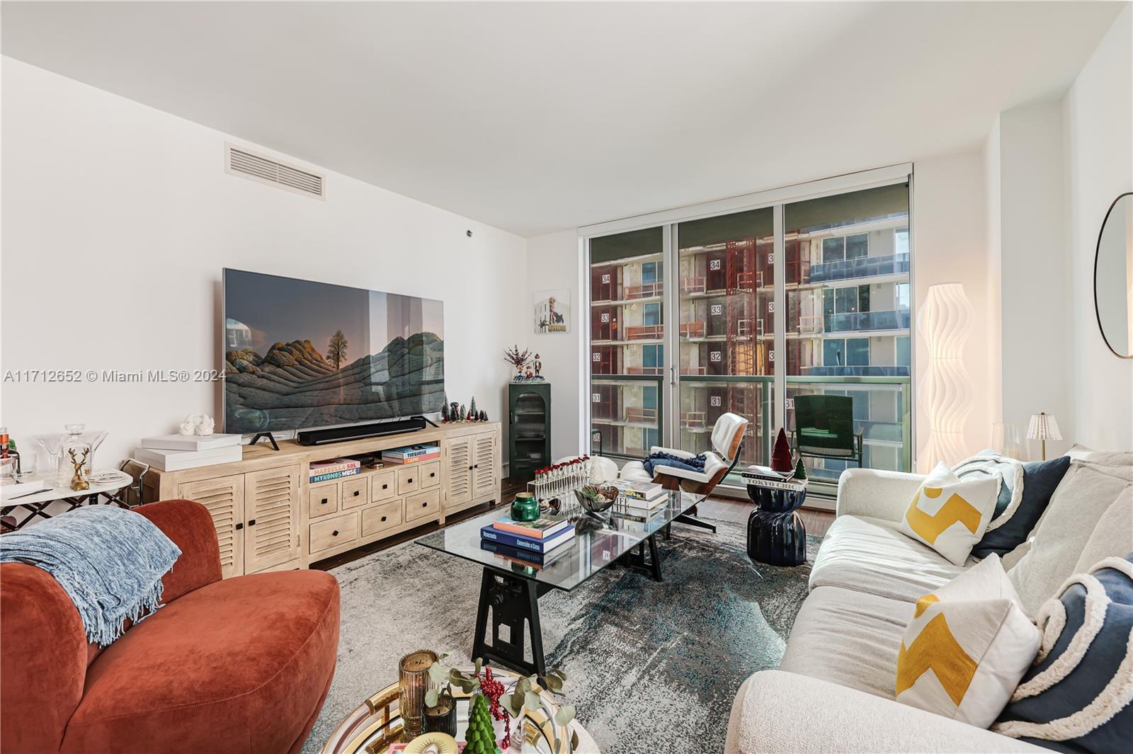 55 SE 6th St #3407, Miami FL 33131
