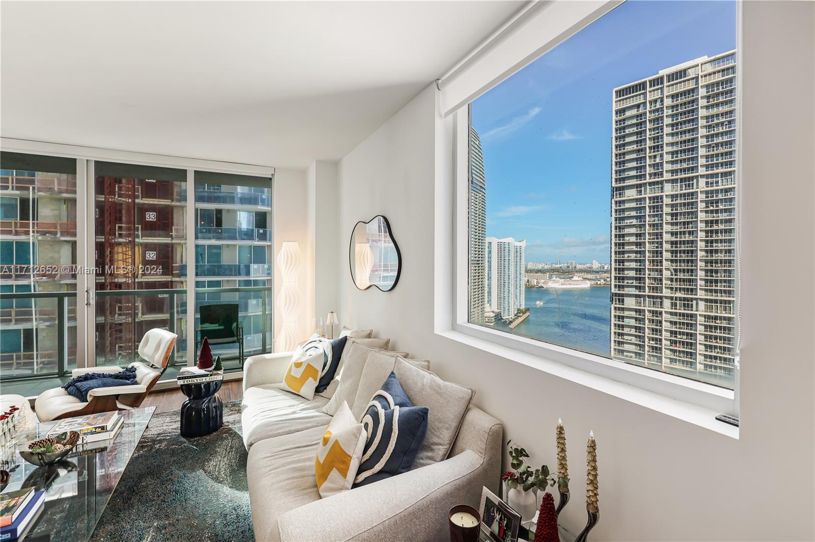 55 SE 6th St #3407, Miami FL 33131