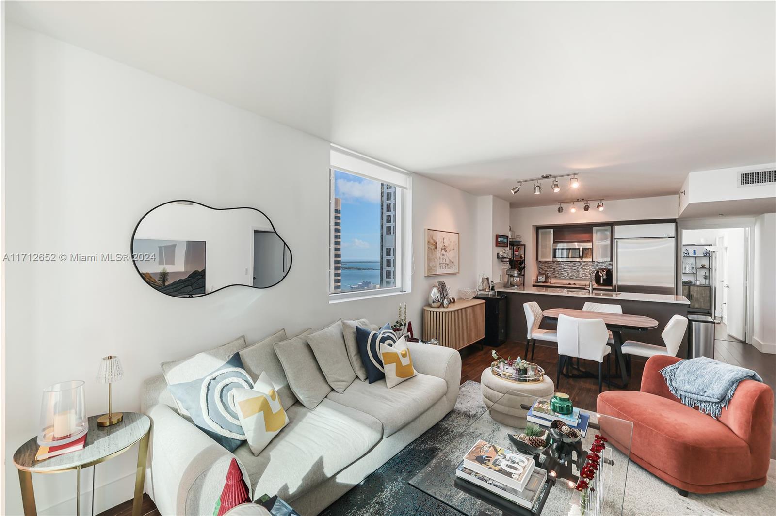 55 SE 6th St #3407, Miami FL 33131