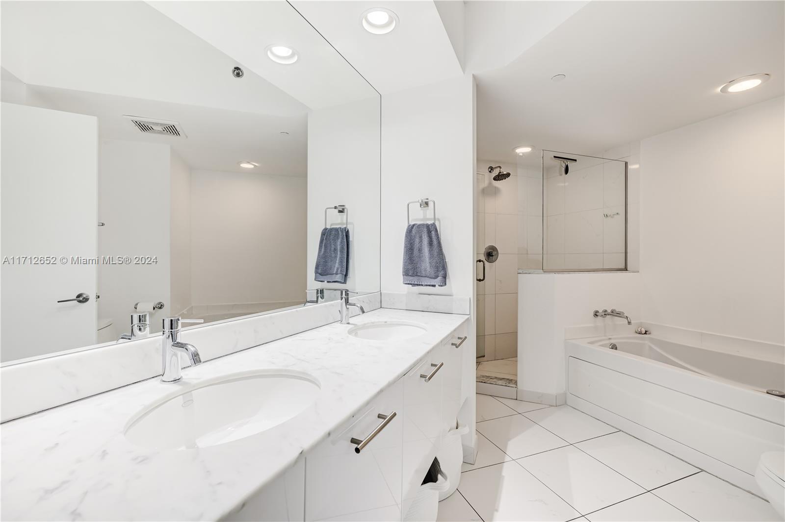 55 SE 6th St #3407, Miami FL 33131