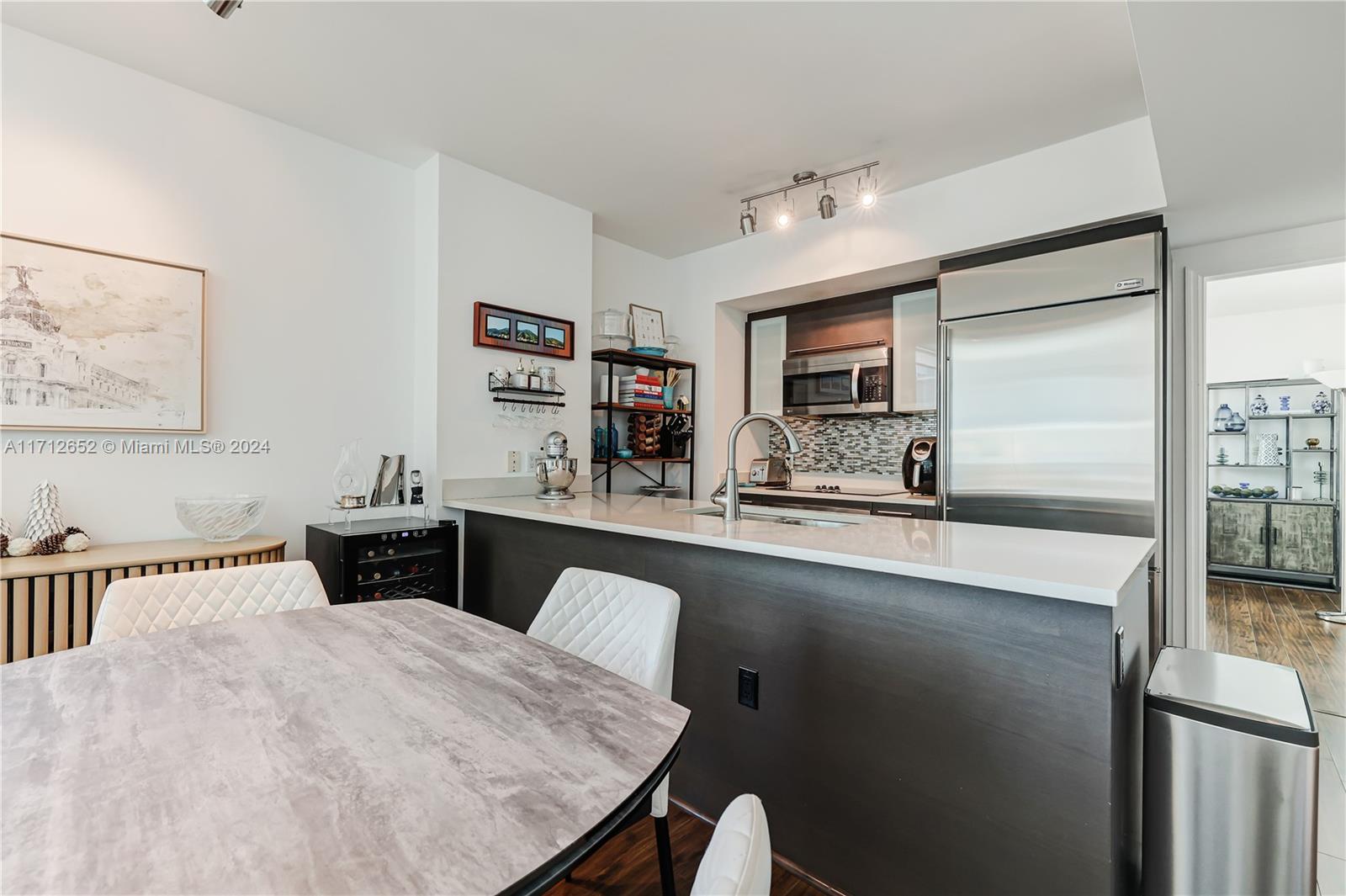 55 SE 6th St #3407, Miami FL 33131