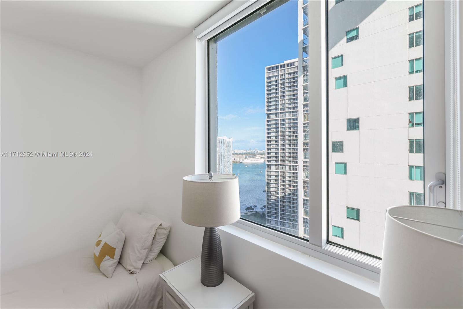 55 SE 6th St #3407, Miami FL 33131
