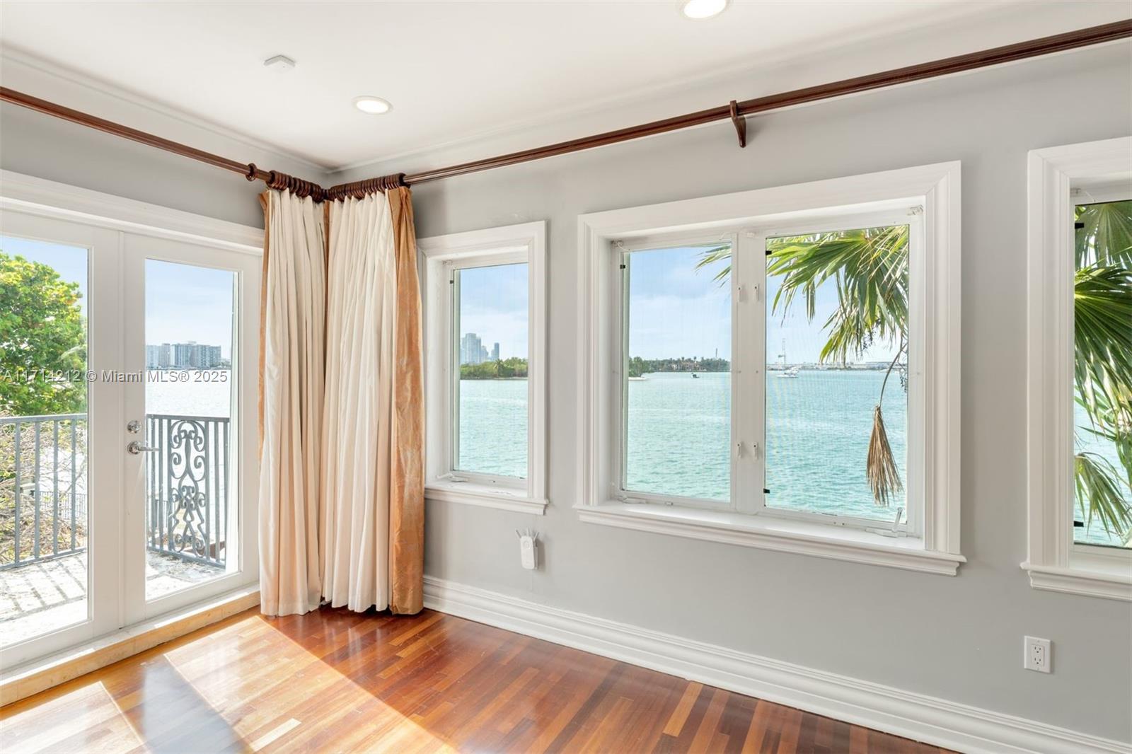 11 E Rivo Alto Dr, Miami Beach FL 33139