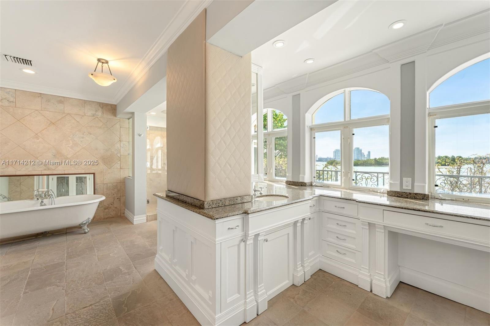 11 E Rivo Alto Dr, Miami Beach FL 33139