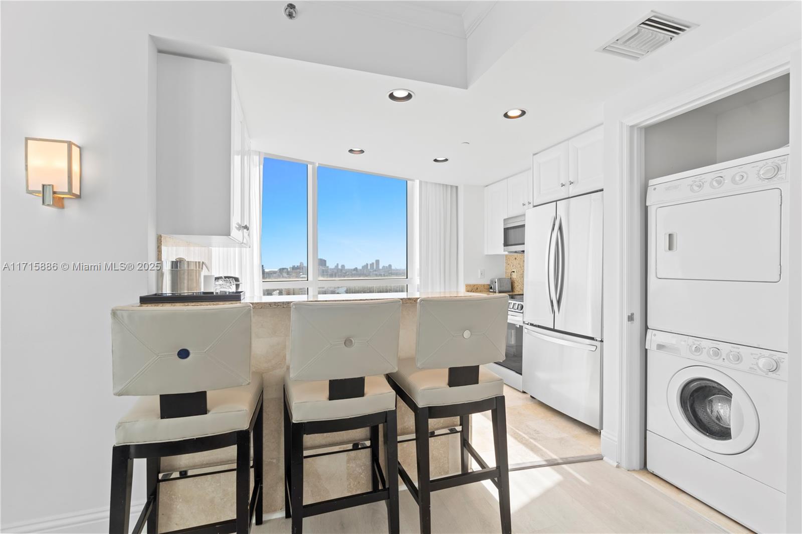 4401 Collins Ave #2104, Miami Beach FL 33140