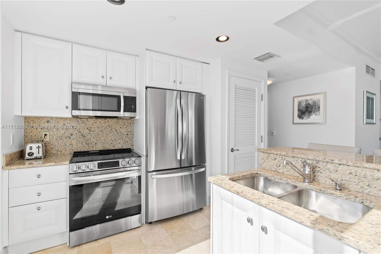 4401 Collins Ave #2104, Miami Beach FL 33140
