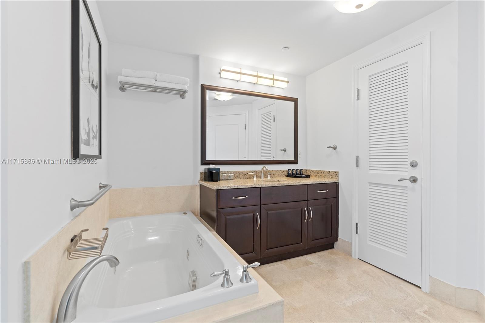 4401 Collins Ave #2104, Miami Beach FL 33140