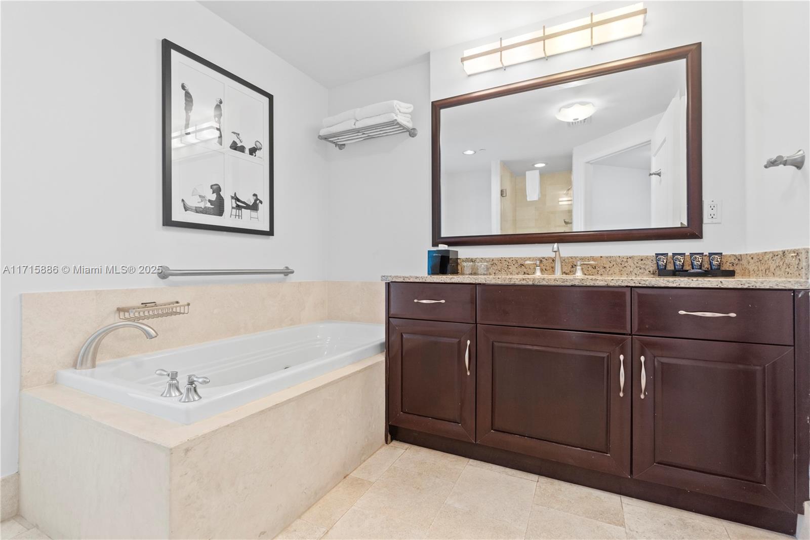 4401 Collins Ave #2104, Miami Beach FL 33140