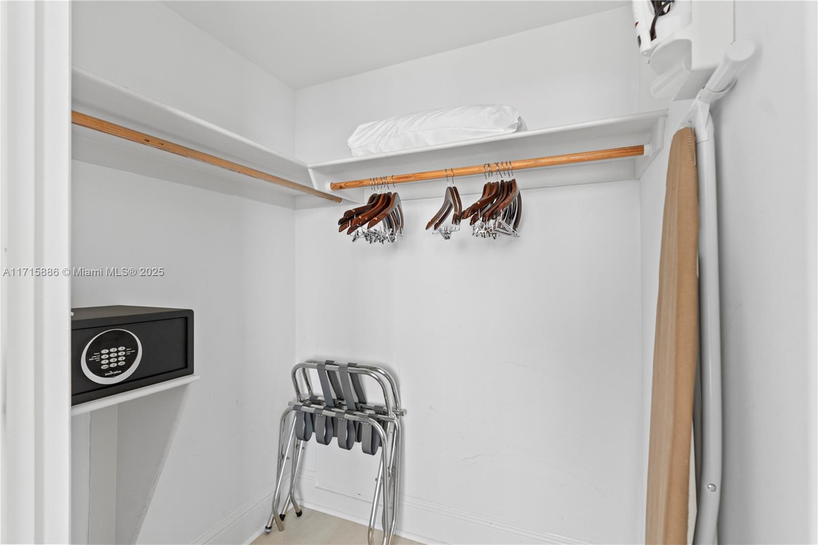 4401 Collins Ave #2104, Miami Beach FL 33140