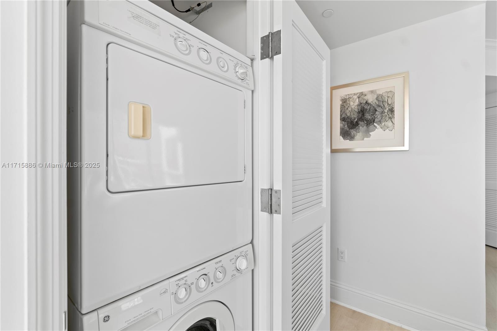 4401 Collins Ave #2104, Miami Beach FL 33140