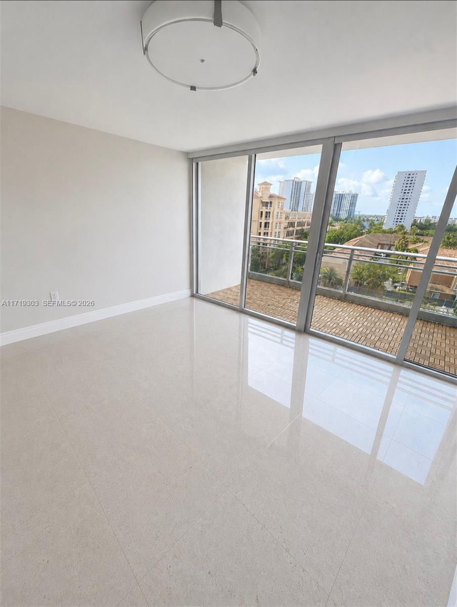 2950 NE 188th St #406, Aventura FL 33180