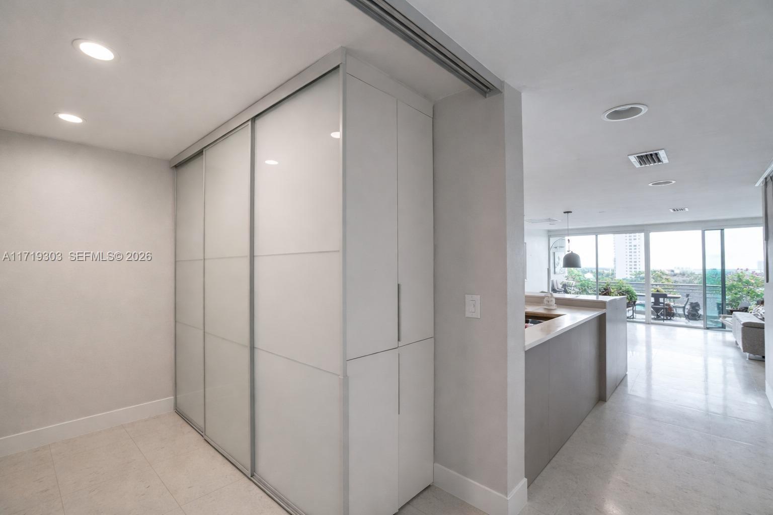 2950 NE 188th St #406, Aventura FL 33180