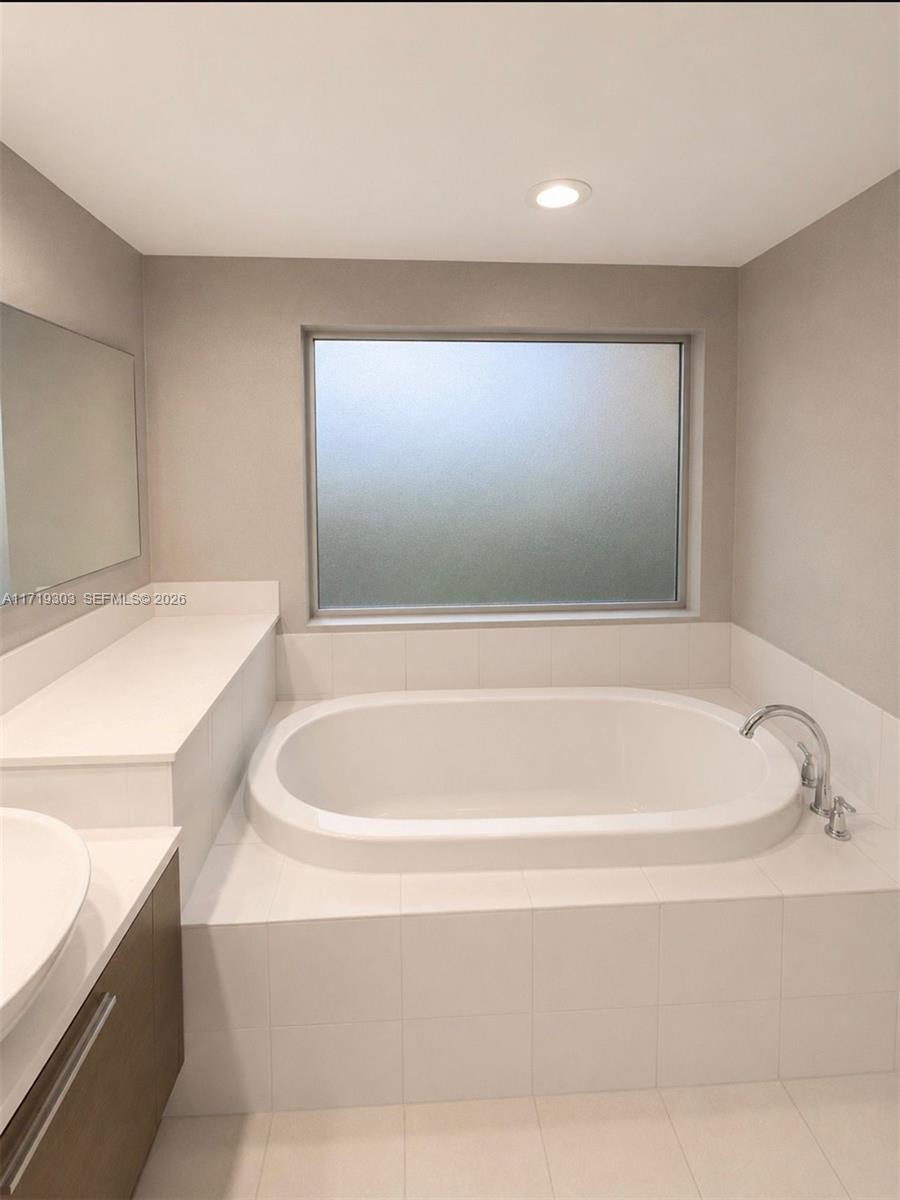 2950 NE 188th St #406, Aventura FL 33180