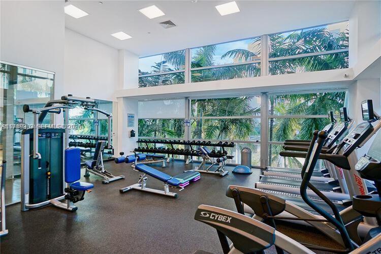 2950 NE 188th St #406, Aventura FL 33180