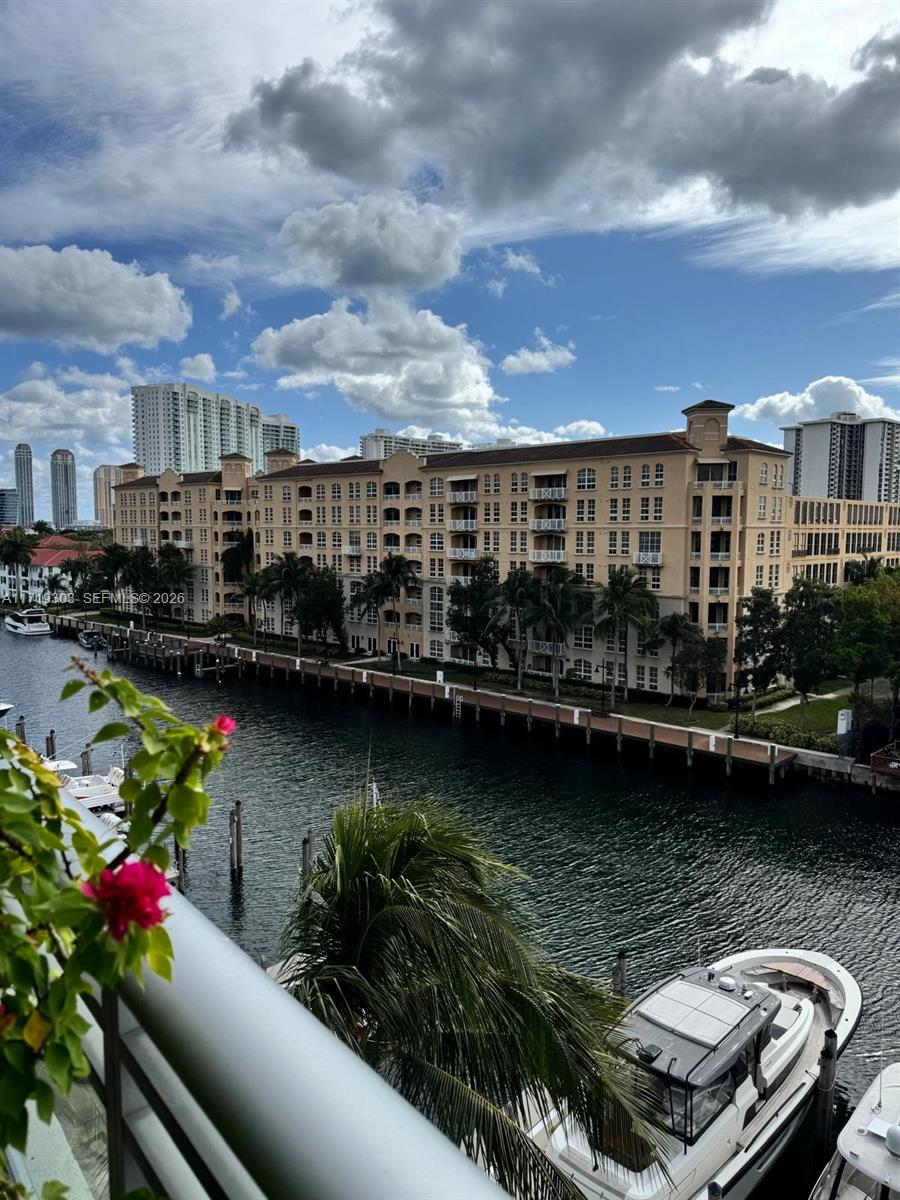 2950 NE 188th St #406, Aventura FL 33180