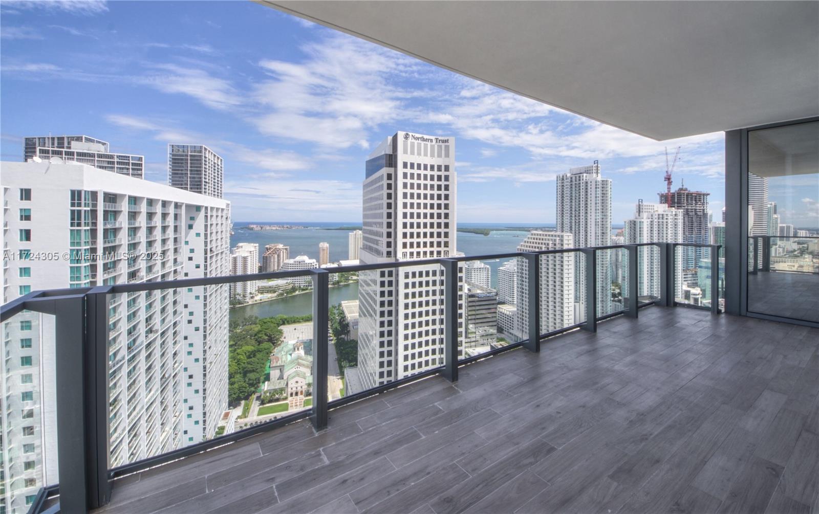 68 SE 6th St #3511, Miami FL 33131
